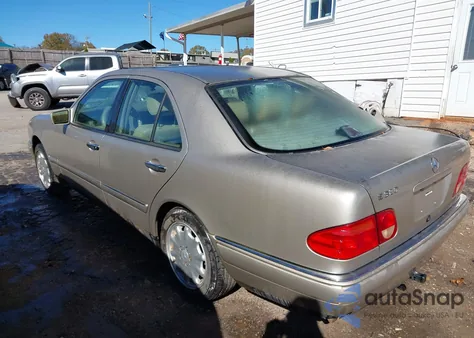 1998 Mercedes-Benz E 320 из США, поврежденный, VIN WDBJF65F6WA506100